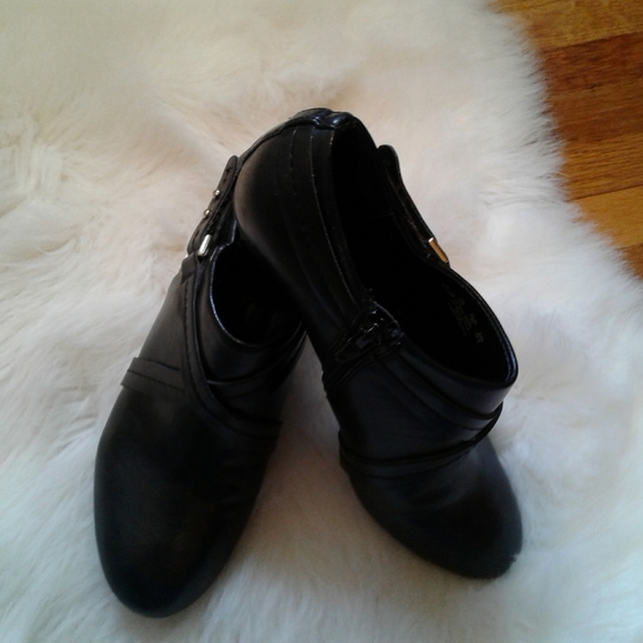 Naturalizer Black Zip Ankle Booties - Picture 3 of 5